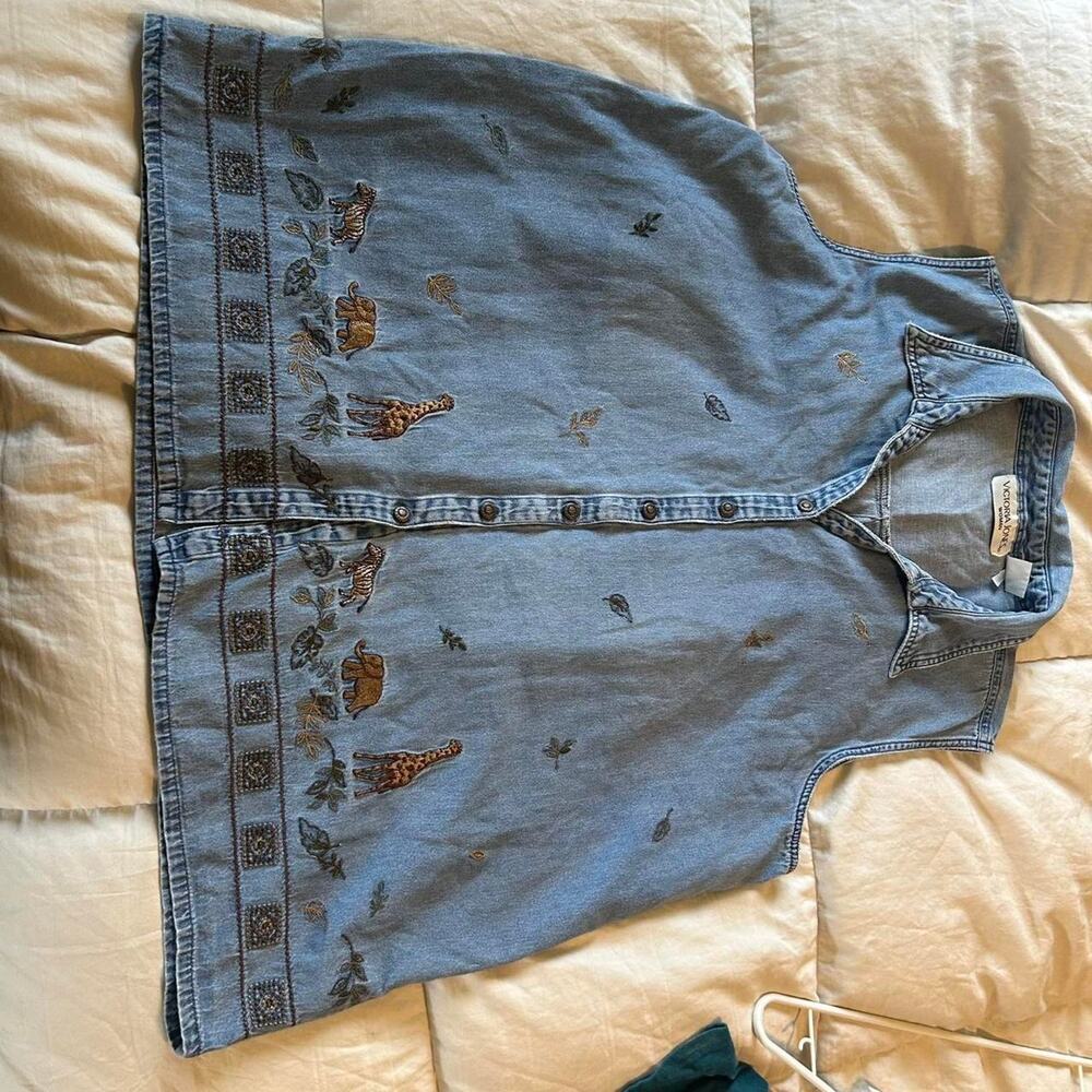 Embroidered denim vest with giraffe